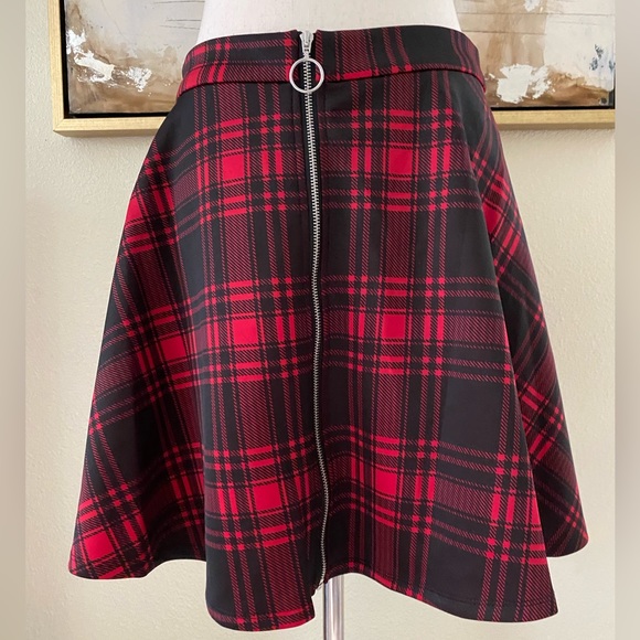 Hot Topic Red and black plaid O-ring skirt size L BNWT - Picture 2 of 7